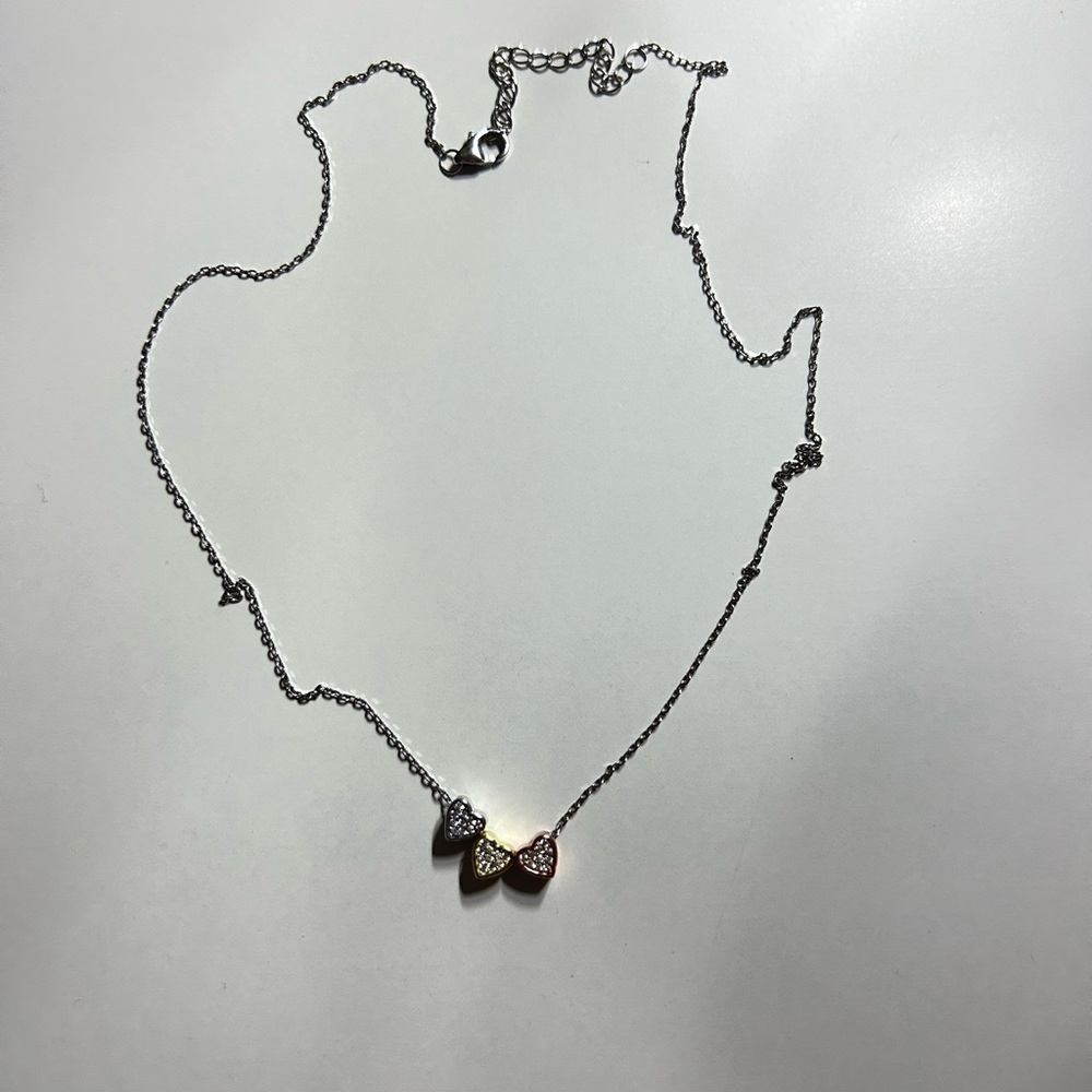Silver neckclases